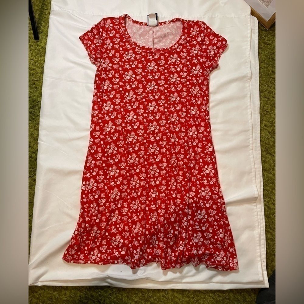🐶🐶Girls TMG size medium red floral dress🐶🐶